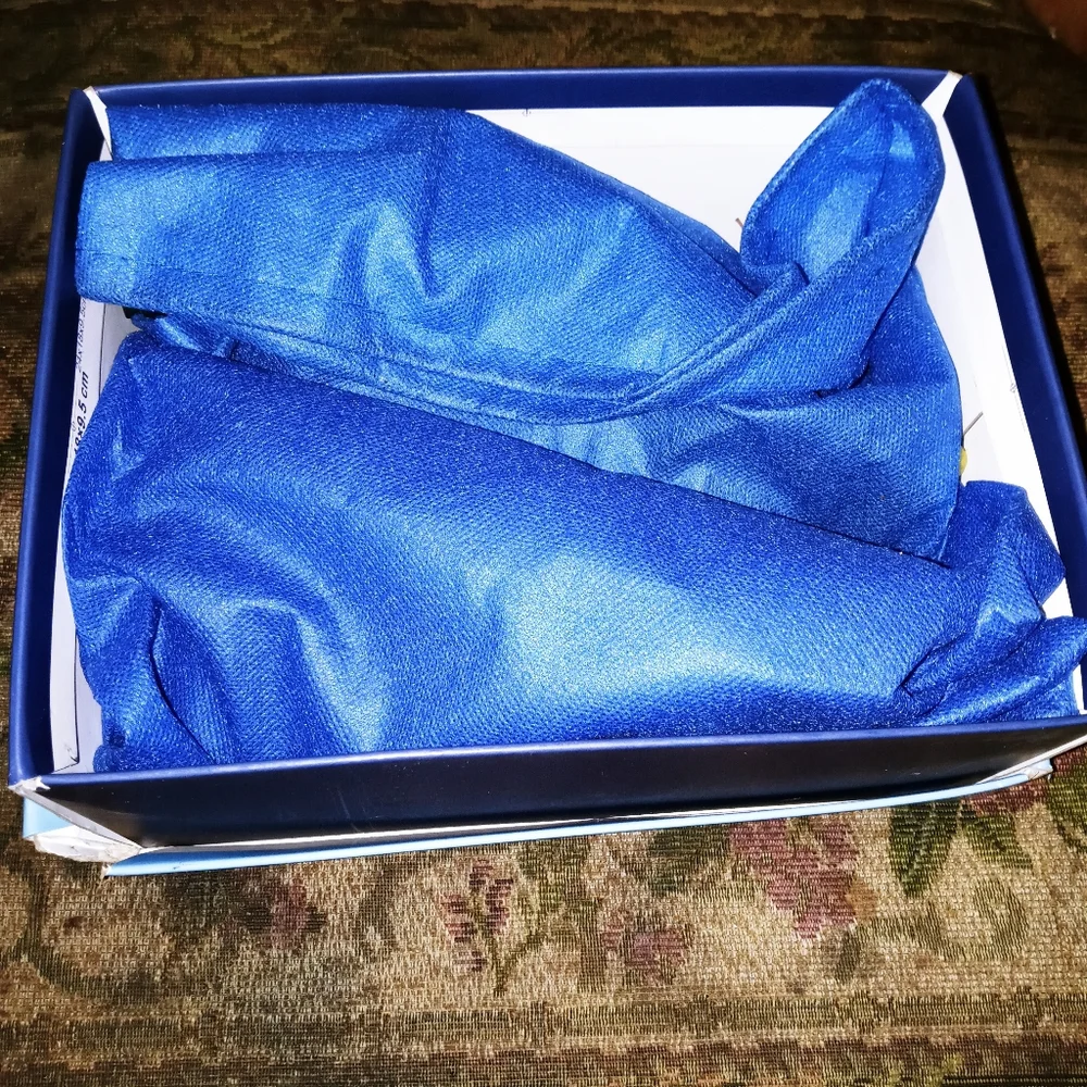 Shoes - Picture 2 of 4